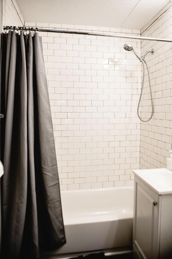 Urban Cottage: Homey & Convenient Huntington Εξωτερικό φωτογραφία